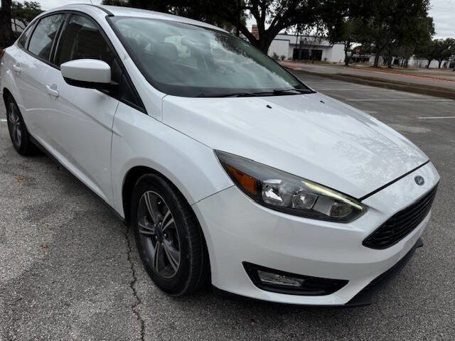 Used 2018 Ford Focus SE w/ SE Appearance Package image 8