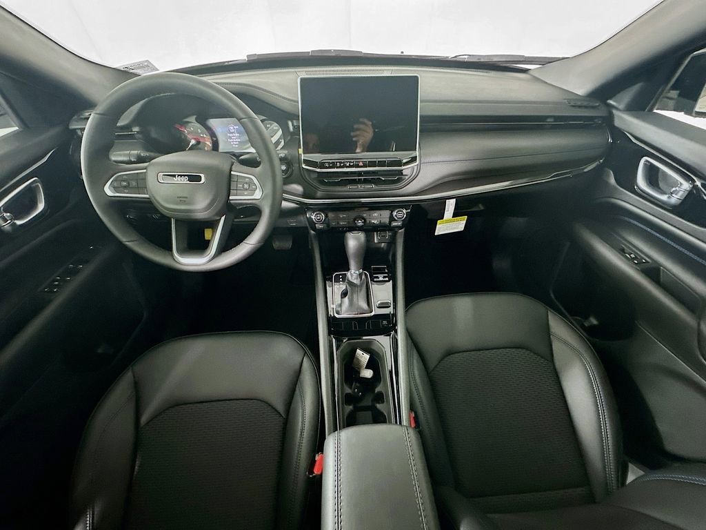 New 2026 Jeep Compass Latitude image 9