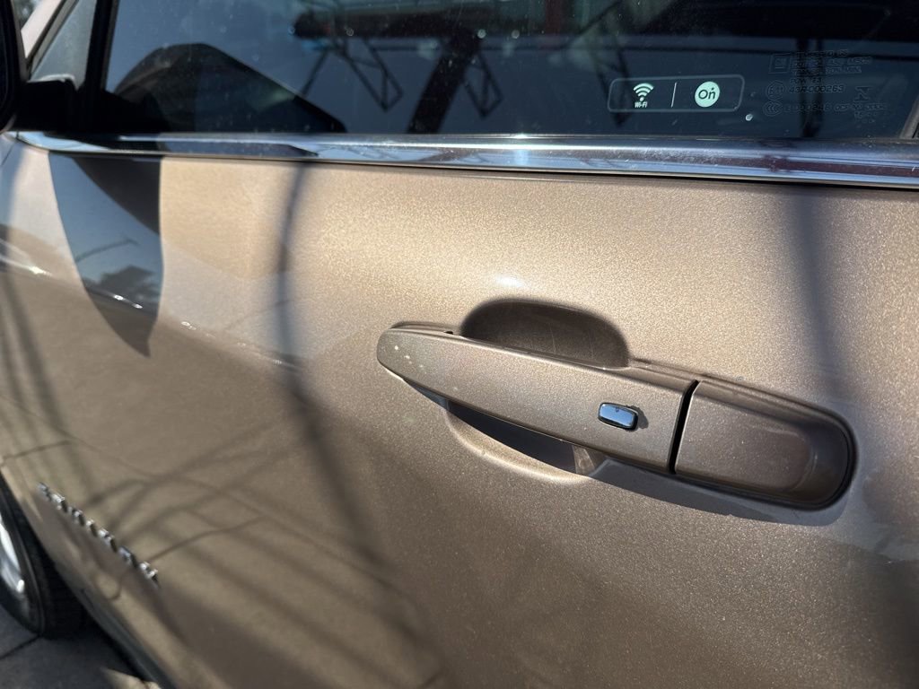 Used 2019 Chevrolet Equinox LT image 9