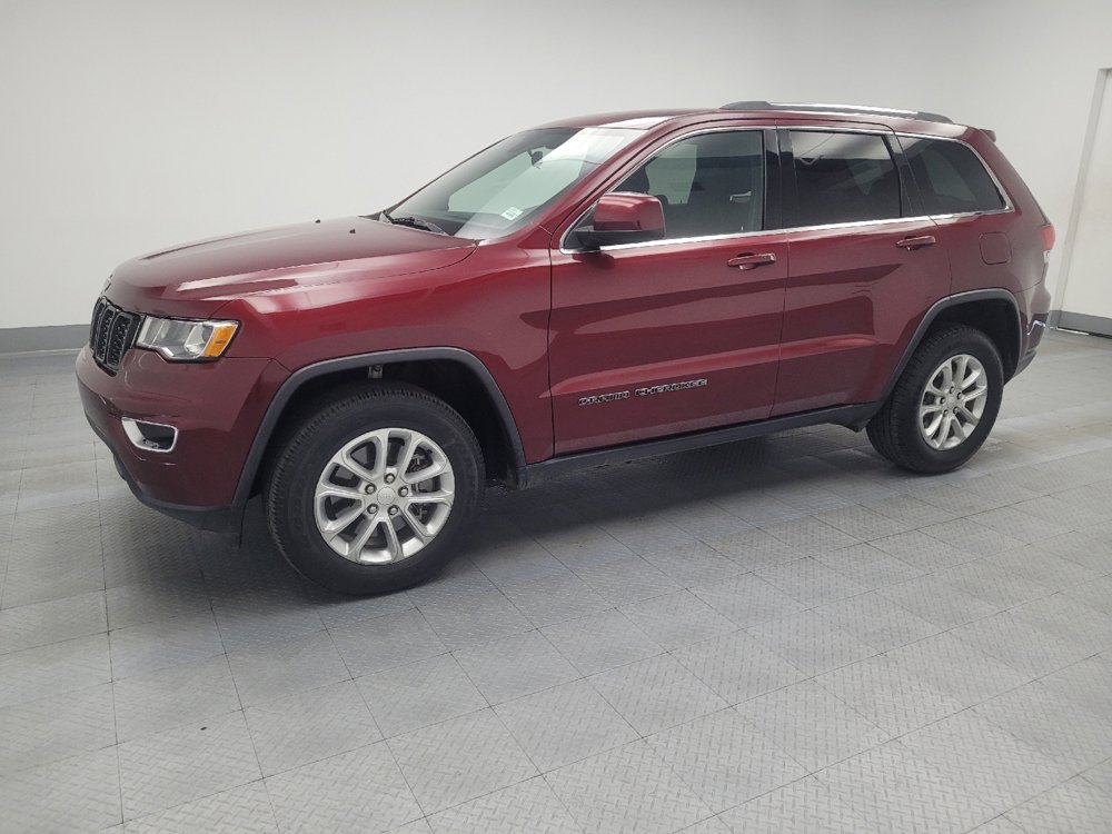 Used 2021 Jeep Grand Cherokee Laredo image 2