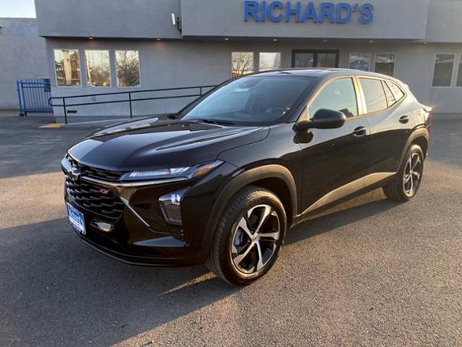 New 2026 Chevrolet Trax RS w/ Sunroof Package FWD image 4