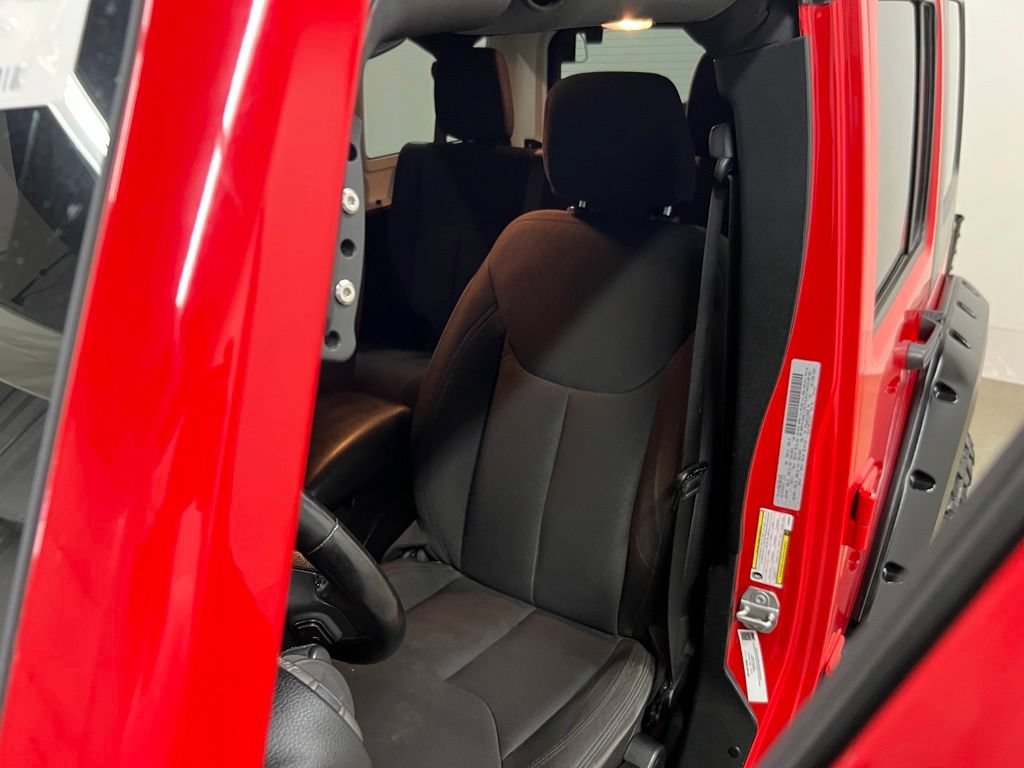 Used 2018 Jeep Wrangler Unlimited Sport w/ Connectivity Group AWD/4WD image 27