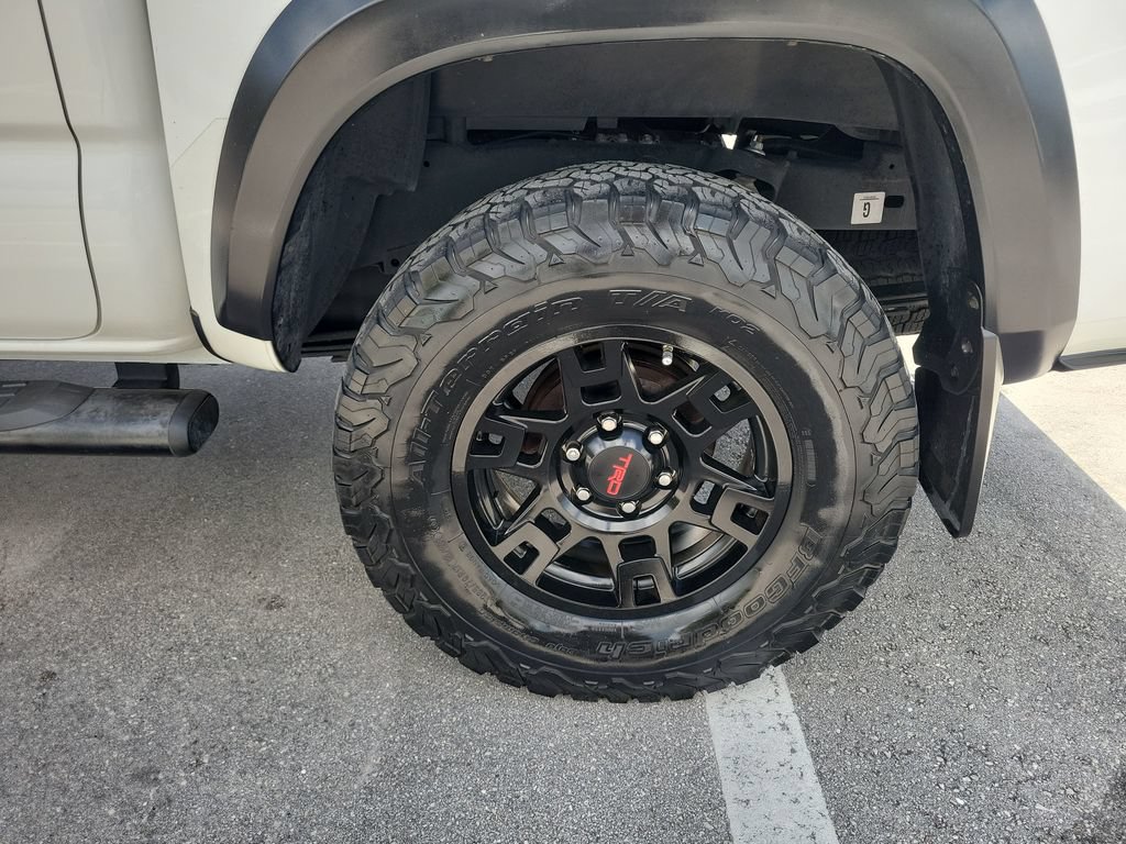 Used 2017 Toyota Tacoma TRD Off-Road w/ Tow Package (A/T) AWD/4WD image 30