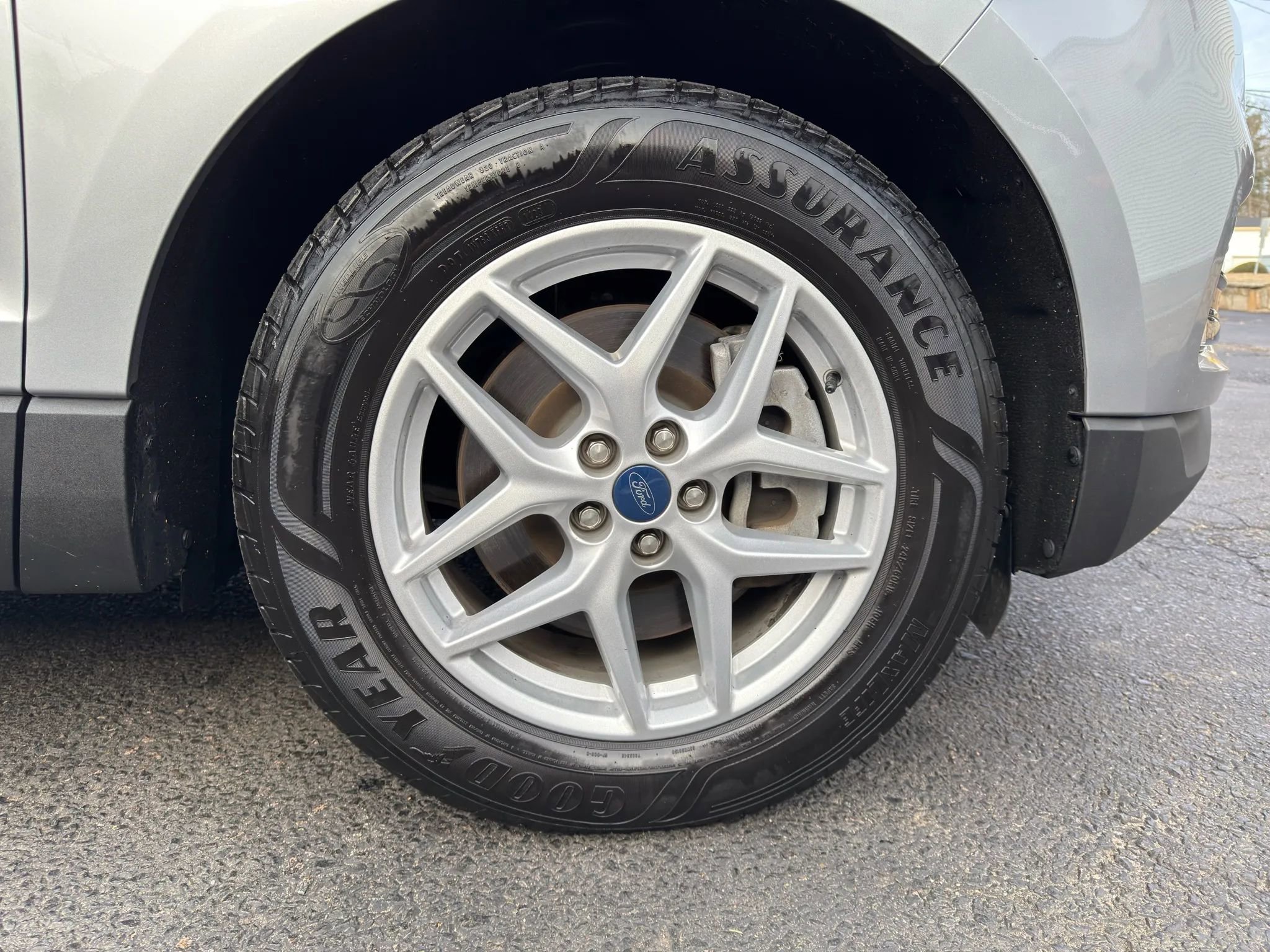 Used 2021 Ford Edge SEL w/ Cargo Accessory Package image 9