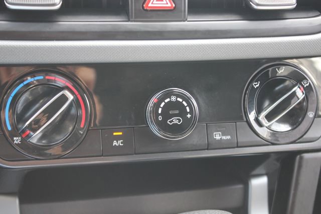 Used 2024 Kia Seltos LX AWD/4WD image 7