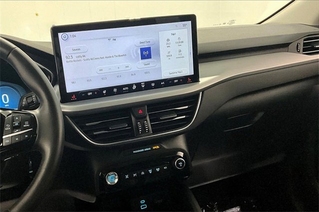 Used 2023 Ford Escape Platinum image 9