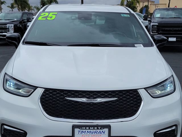 Used 2025 Chrysler Pacifica Select image 29