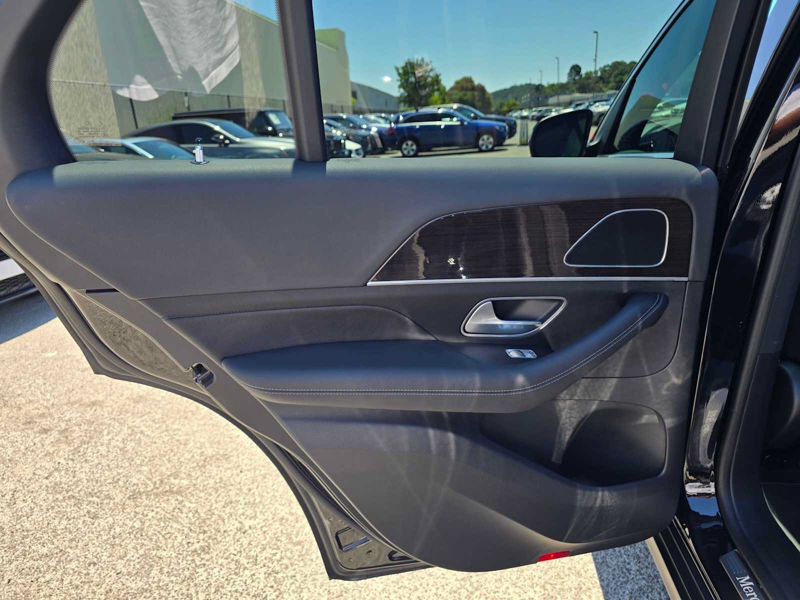 Used 2025 Mercedes-Benz GLE 450e 4MATIC image 16