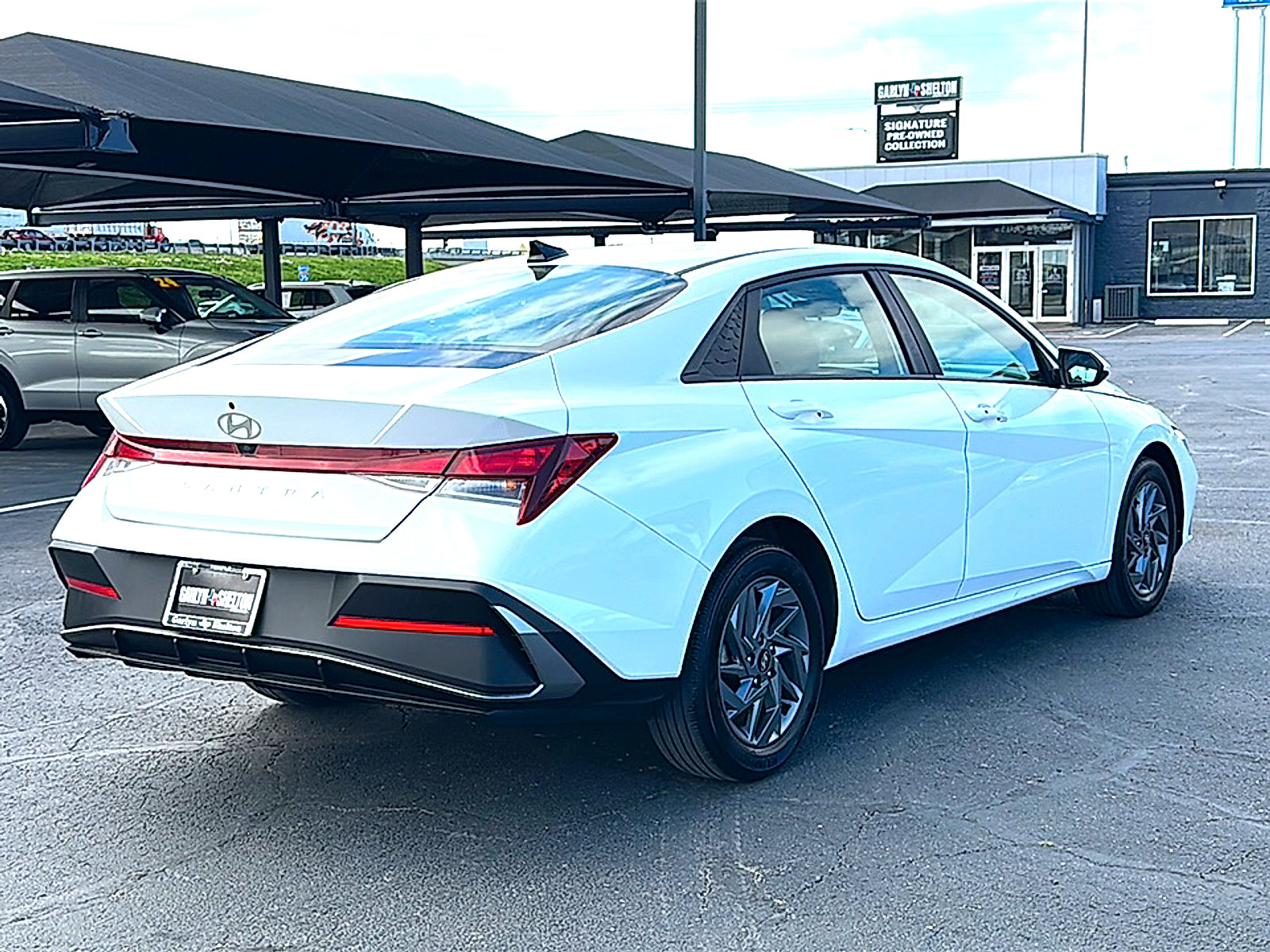 Used 2024 Hyundai Elantra SEL FWD image 8