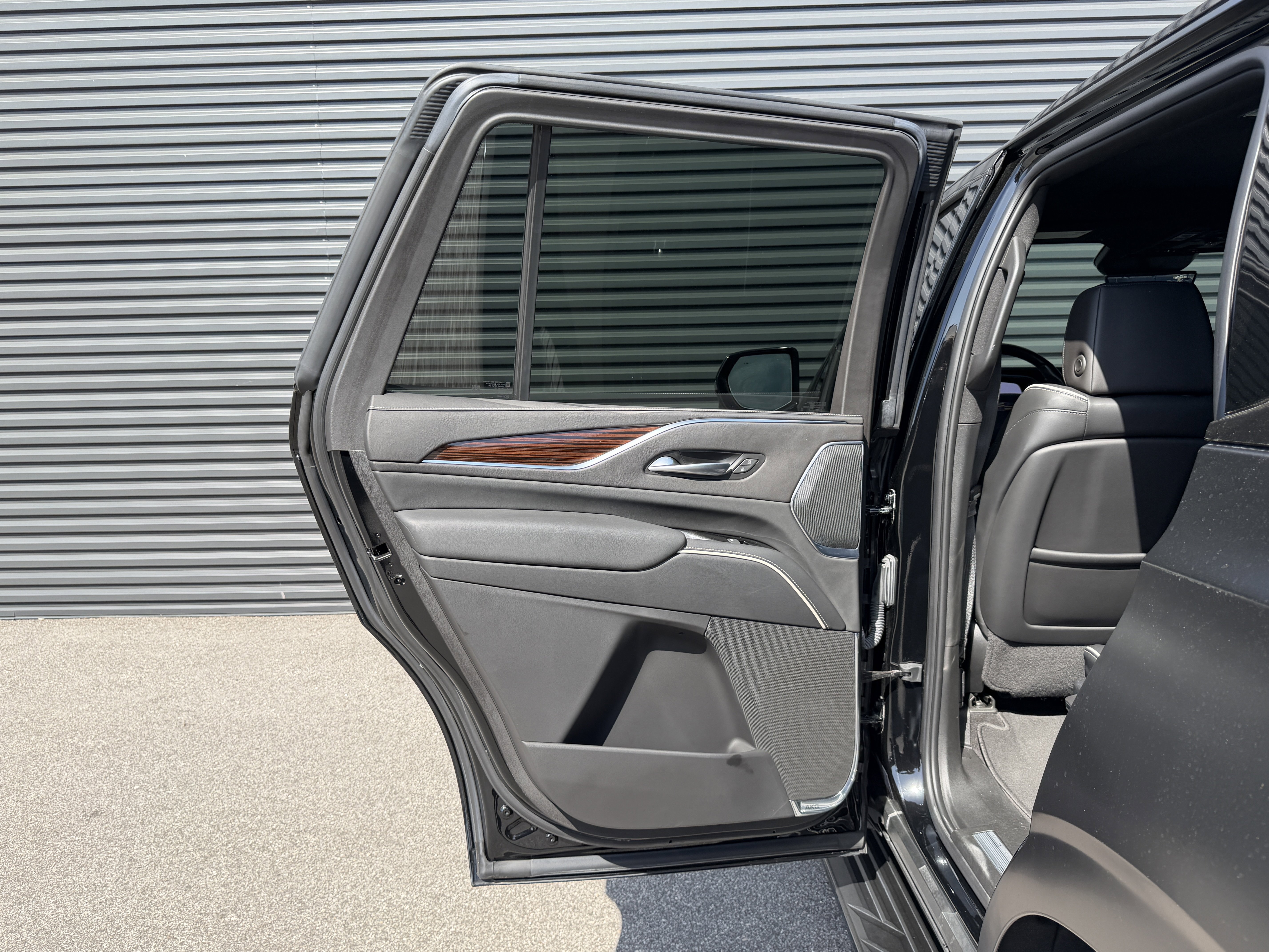 Used 2023 Cadillac Escalade Premium Luxury image 24