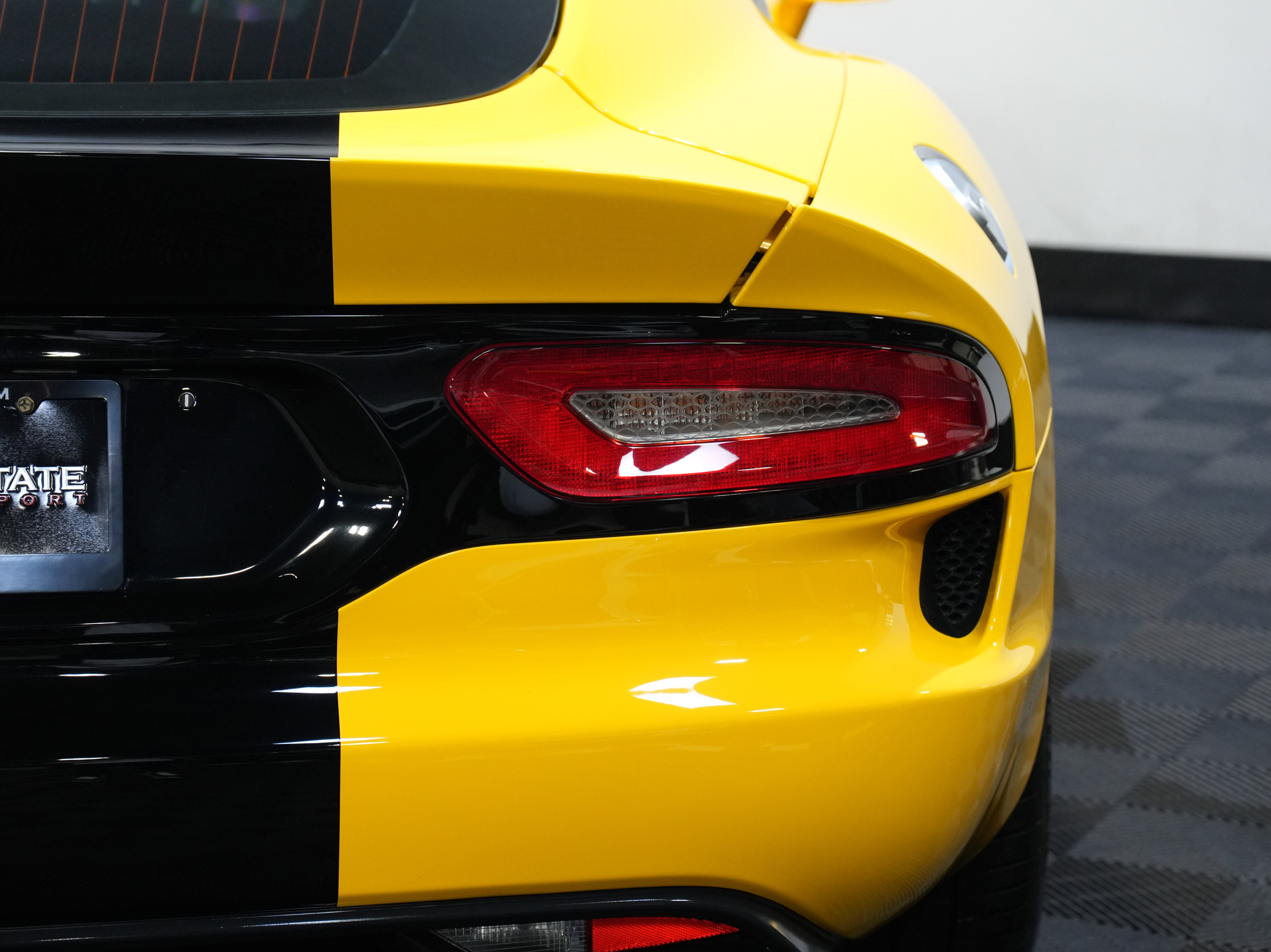 Used 2013 SRT Viper GTS w/ GTS Laguna Interior Pkg image 18