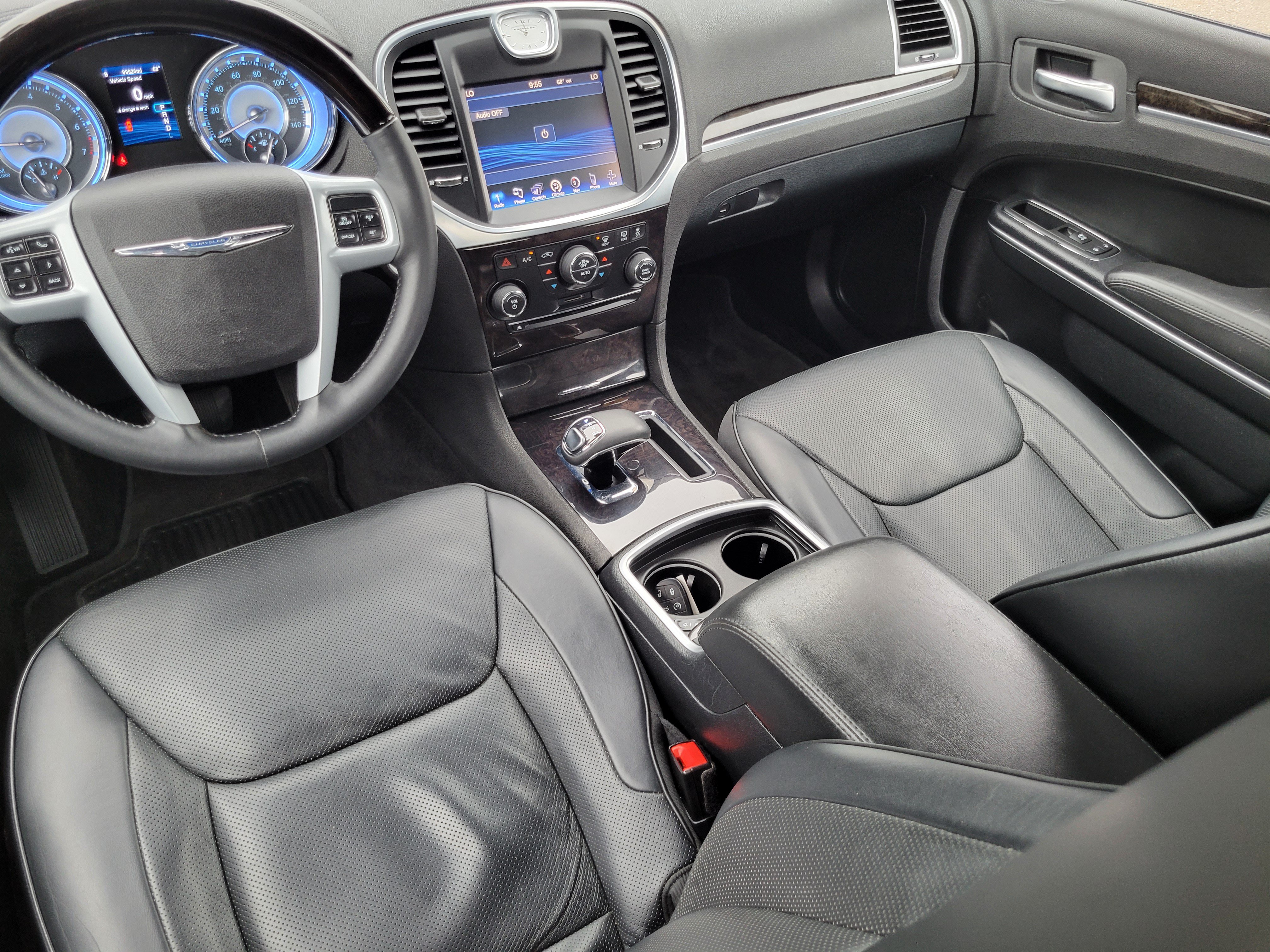 Used 2014 Chrysler 300 C RWD image 21