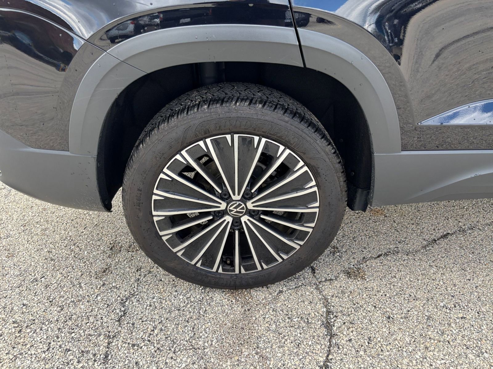 Used 2025 Volkswagen Taos SE FWD image 31