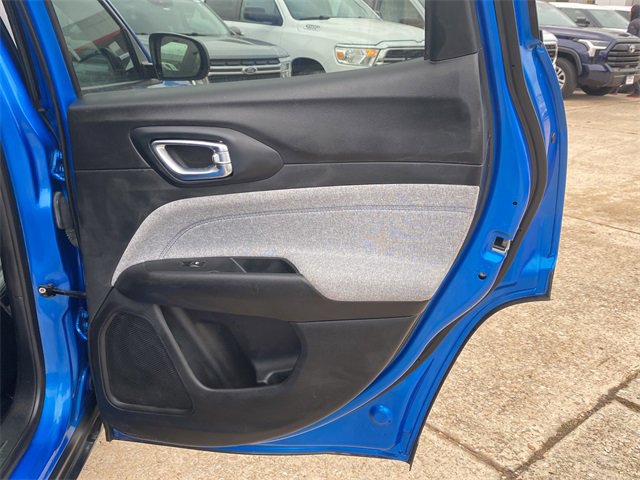 Used 2024 Jeep Compass Latitude image 12