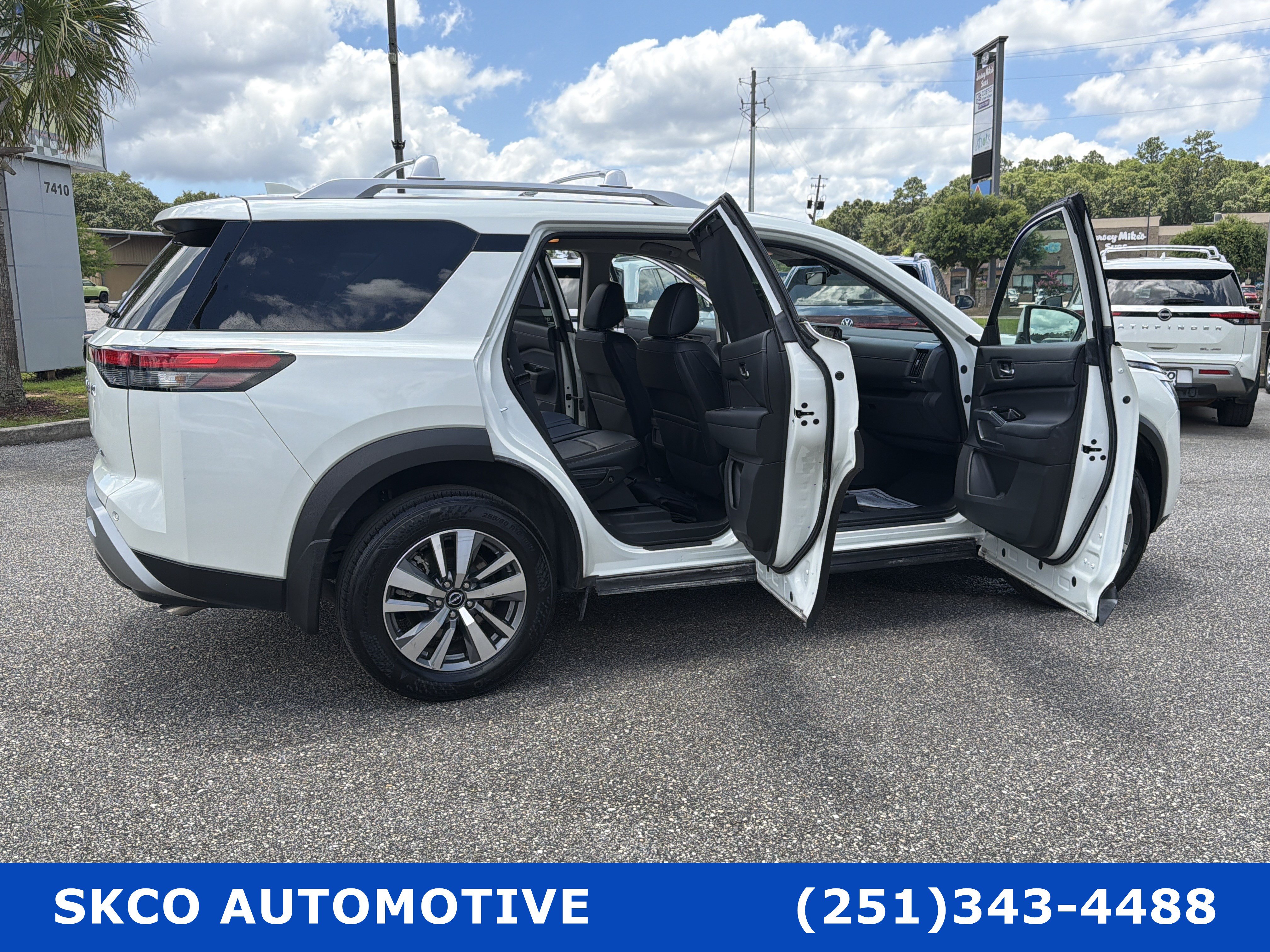 Used 2023 Nissan Pathfinder SL FWD image 33