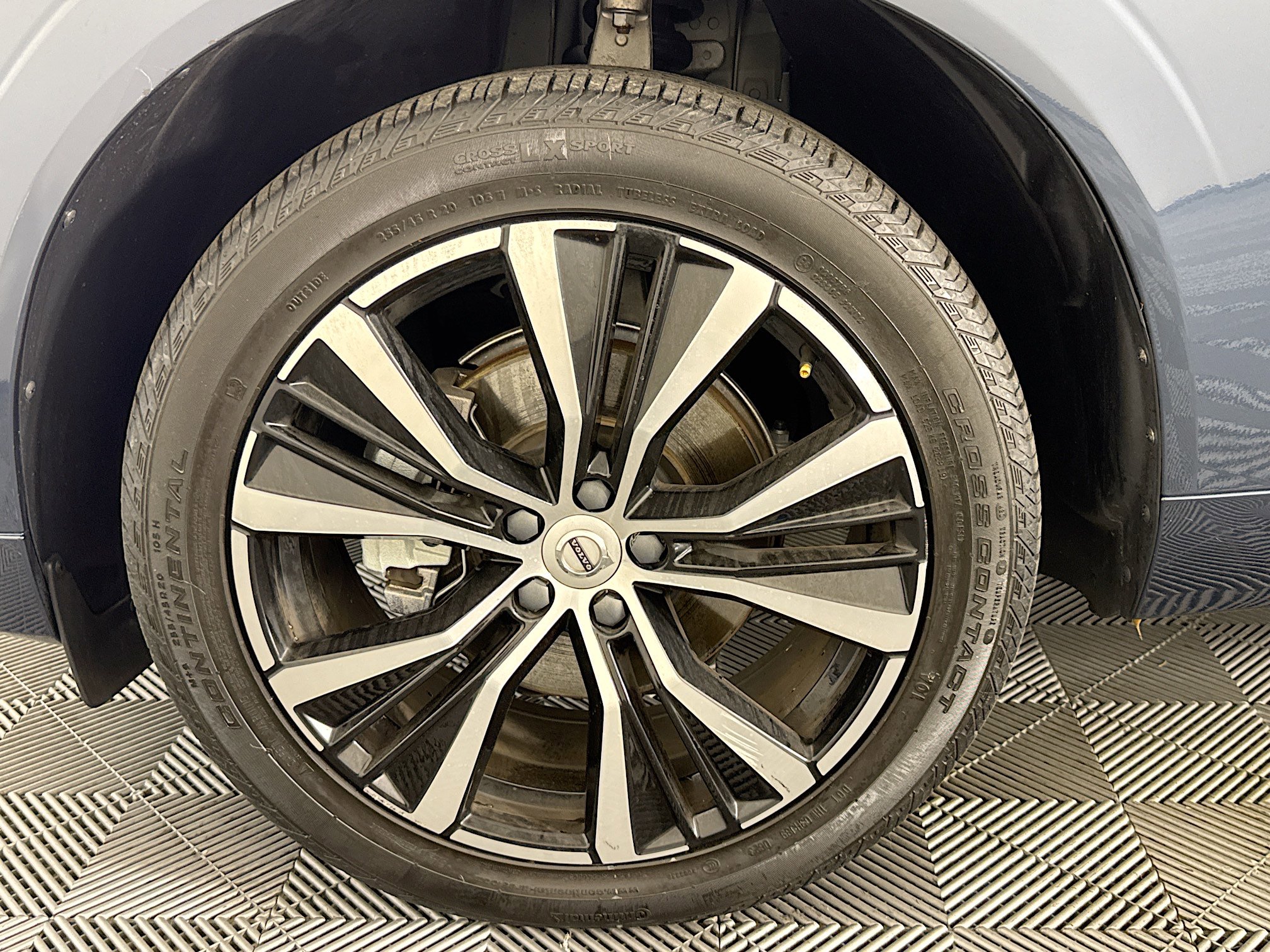 Used 2023 Volvo XC60 B5 Plus w/ Climate Package image 37