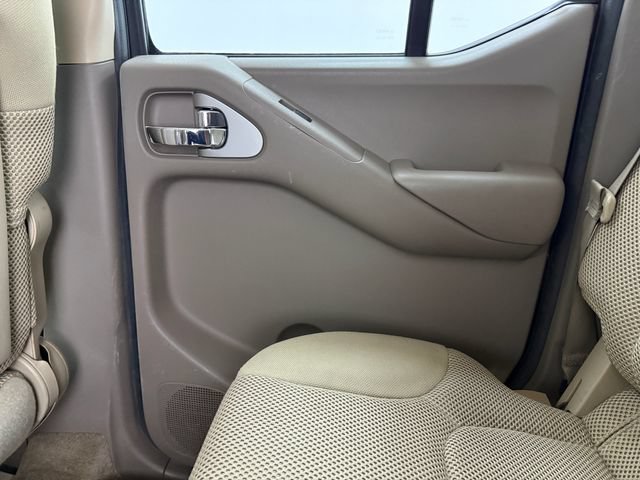 Used 2014 Nissan Frontier SV RWD image 32