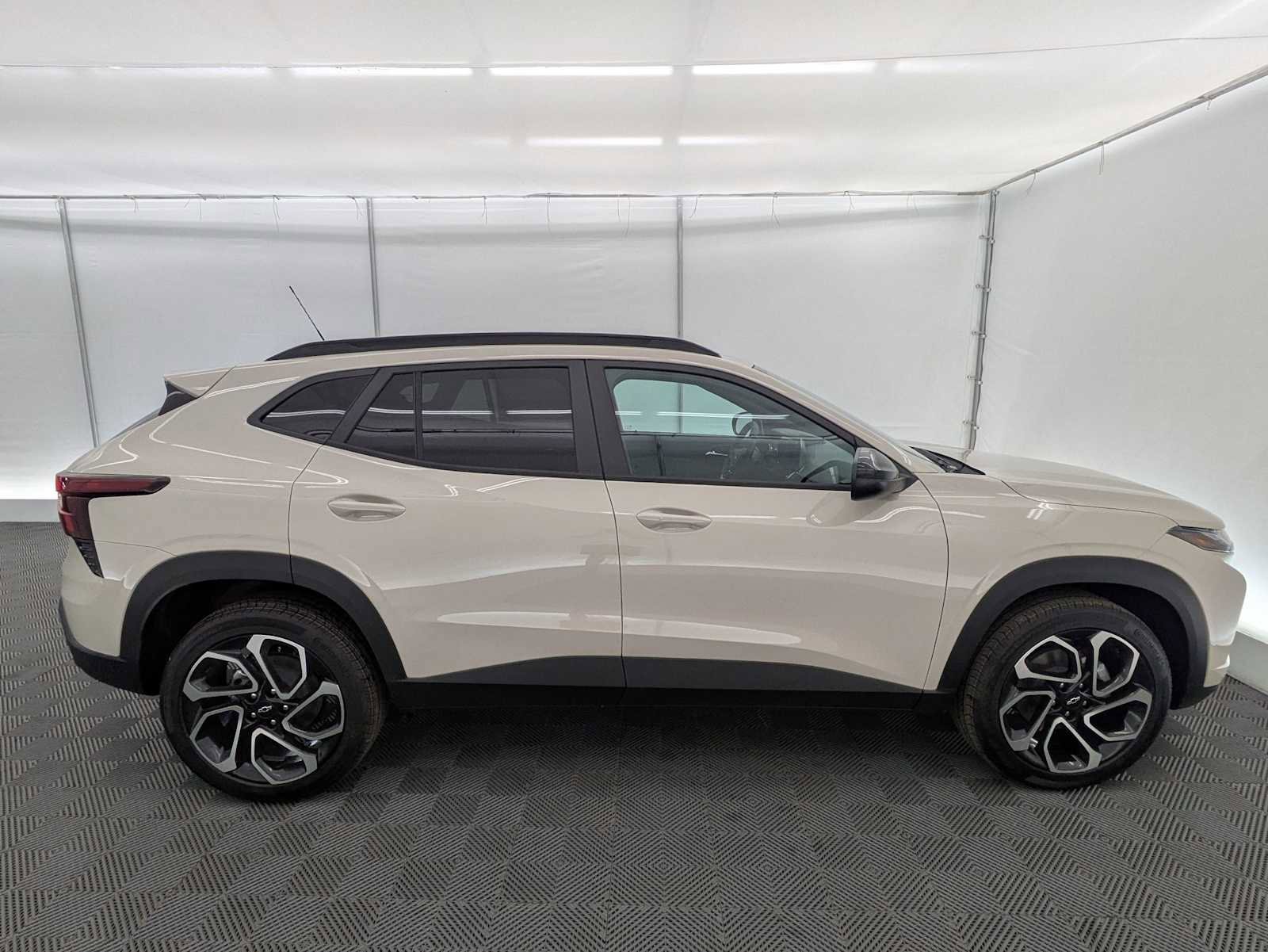 New 2026 Chevrolet Trax RS w/ Sunroof Package FWD image 7