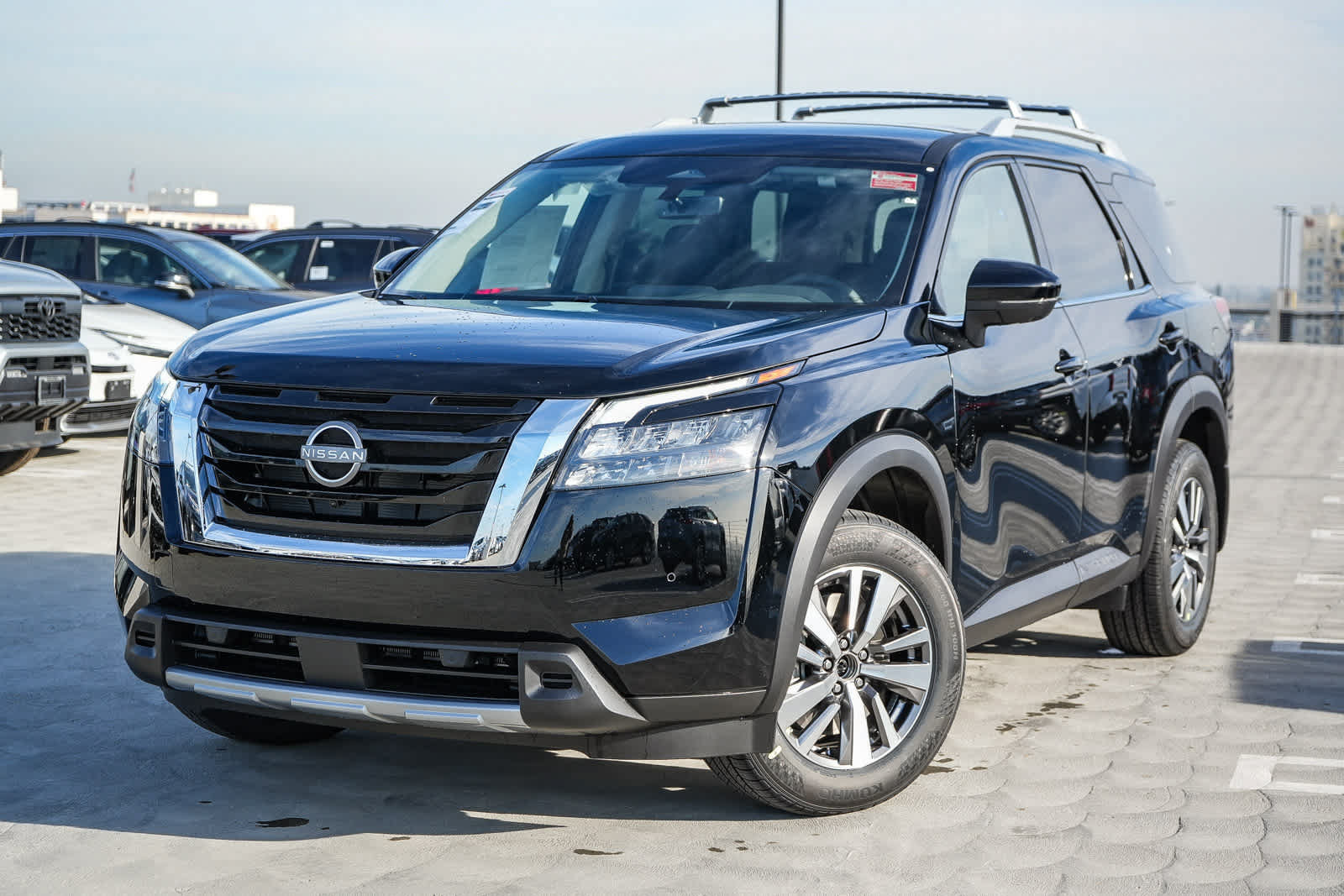 Used 2025 Nissan Pathfinder SL FWD image 1