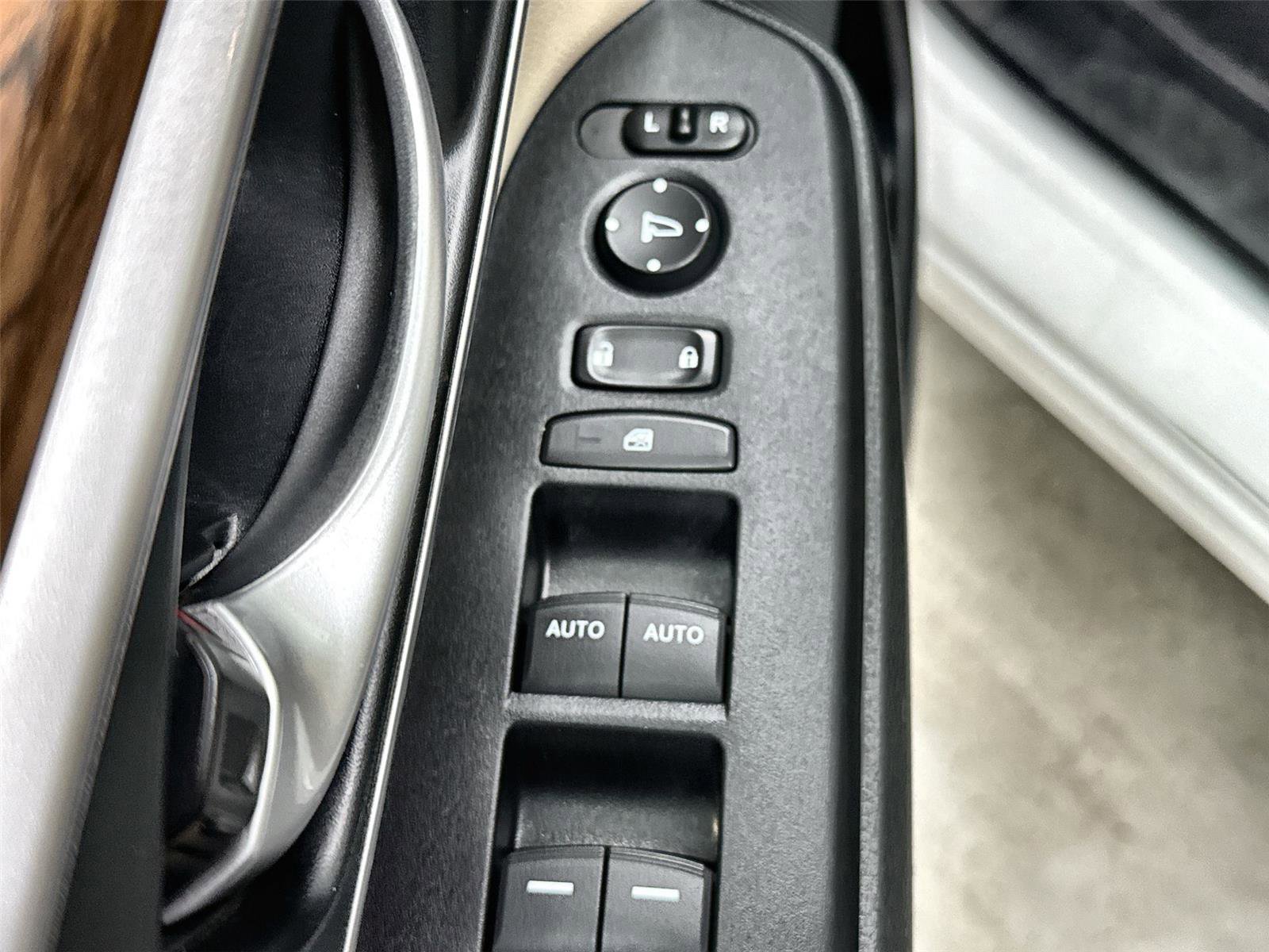 Used 2022 Honda CR-V Touring image 12