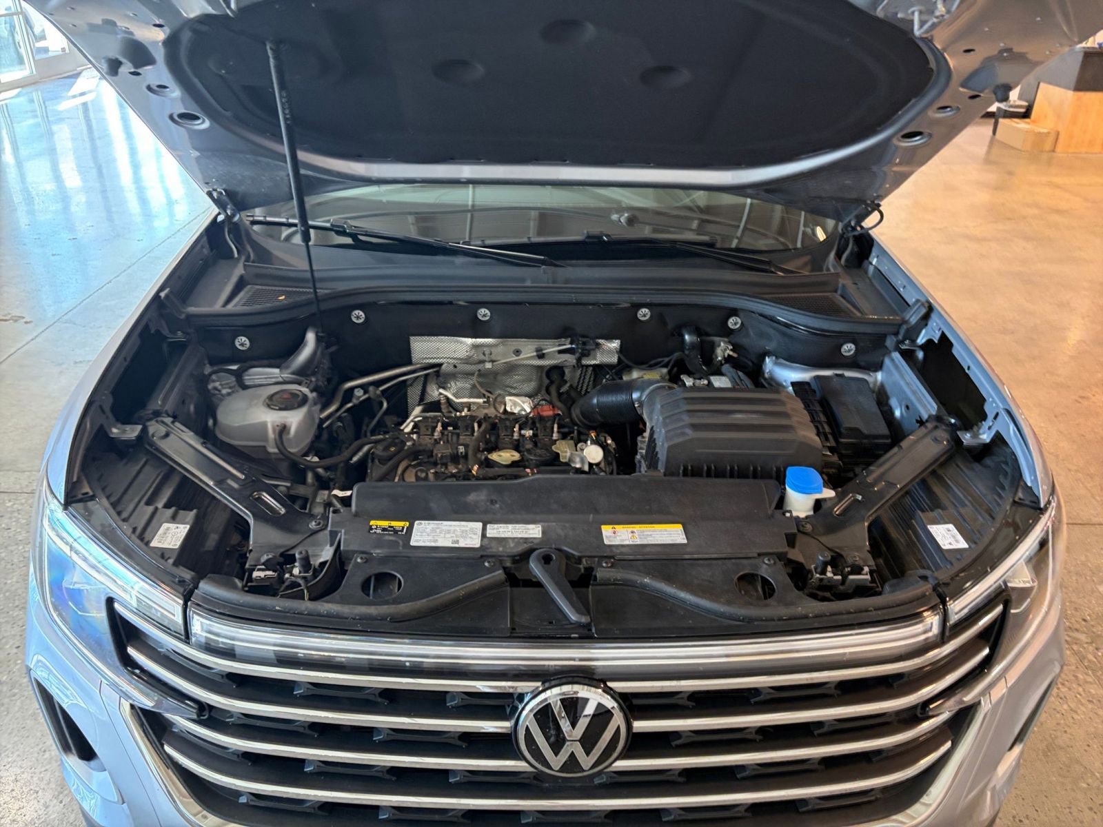 Used 2025 Volkswagen Atlas SE image 32