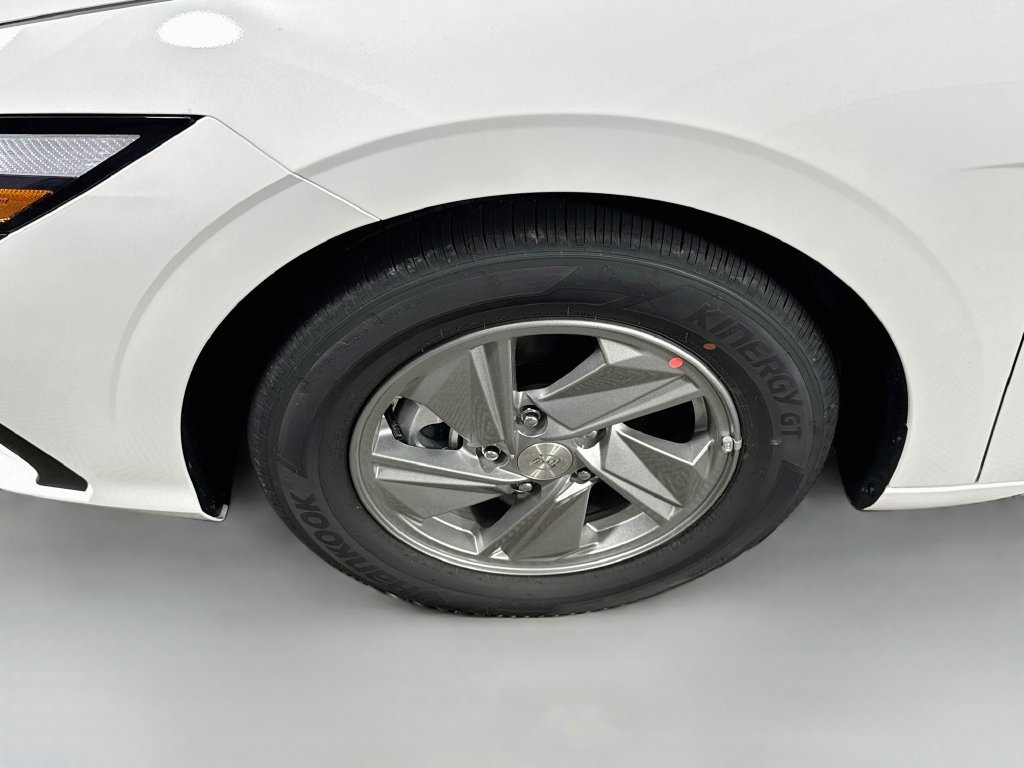New 2026 Hyundai Elantra SE FWD image 4