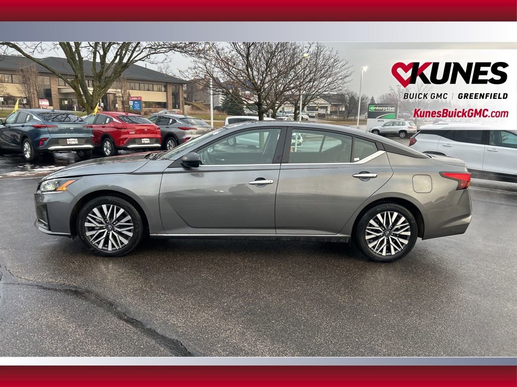 Used 2025 Nissan Altima 2.5 SV image 10