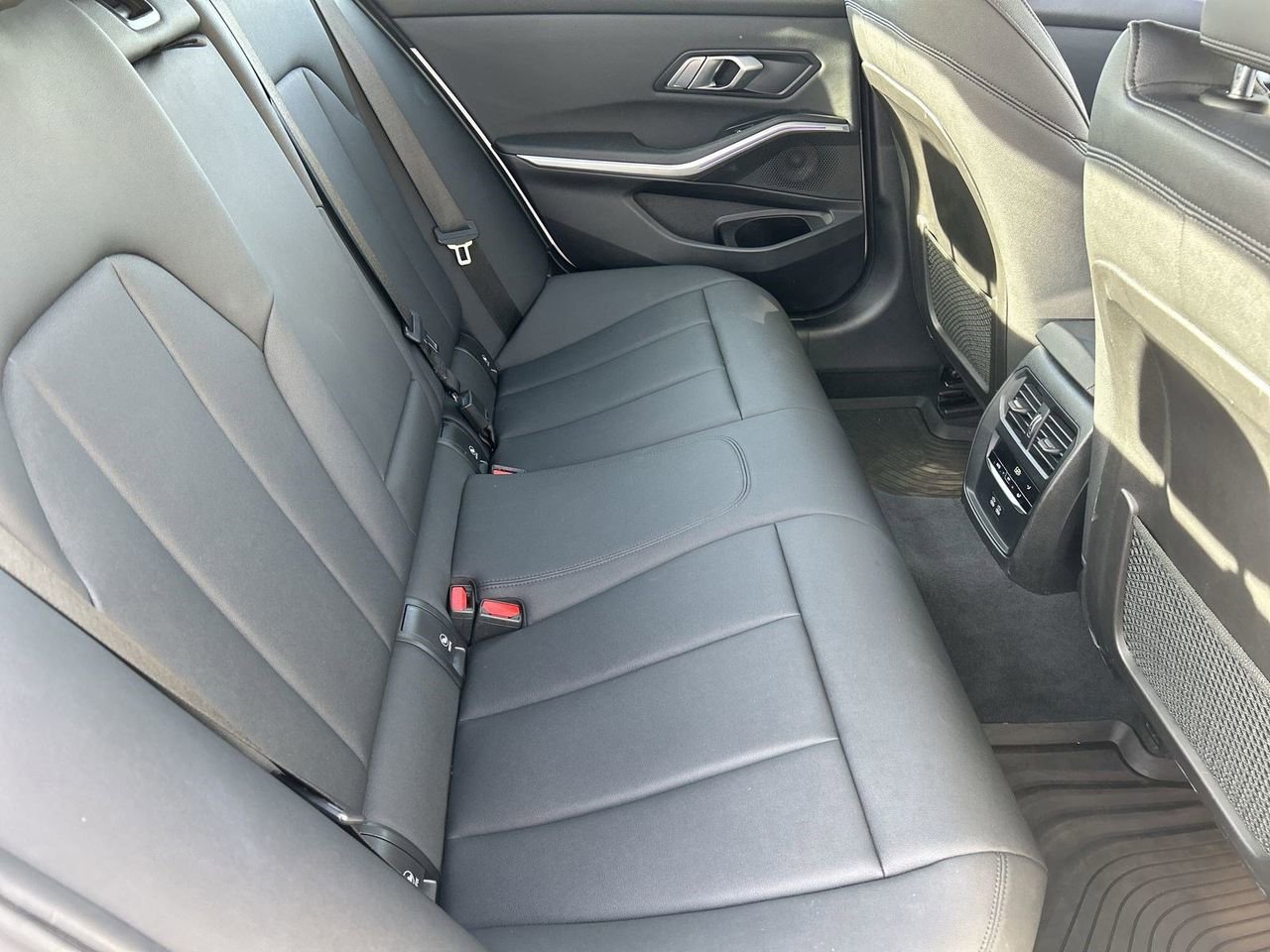 Used 2021 BMW 330i Sedan w/ M Sport Package RWD image 10
