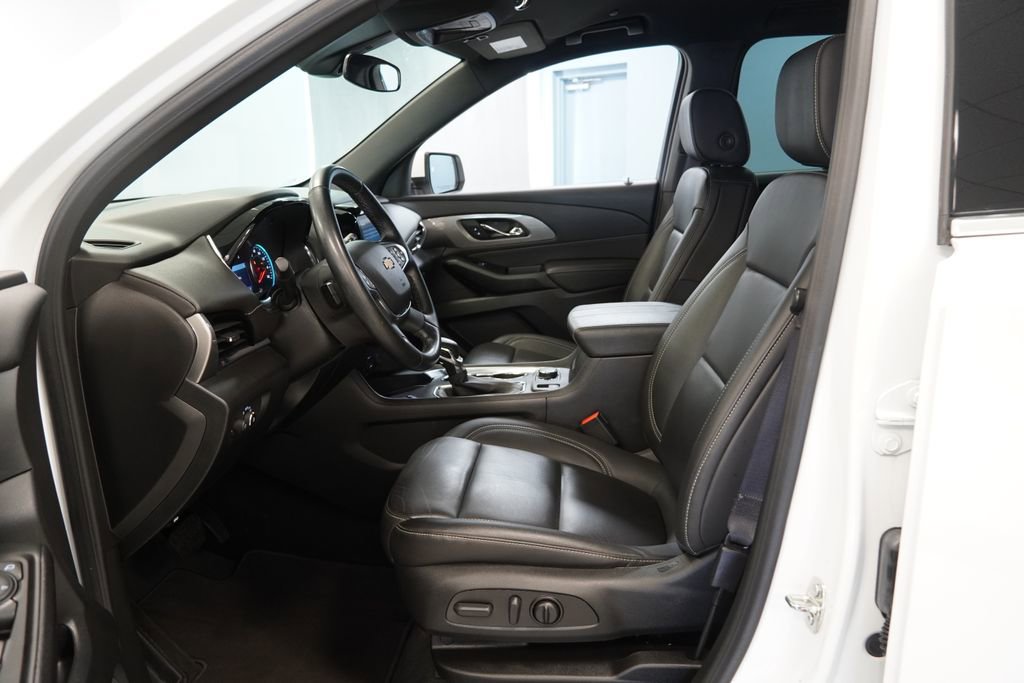 Used 2023 Chevrolet Traverse LT image 4