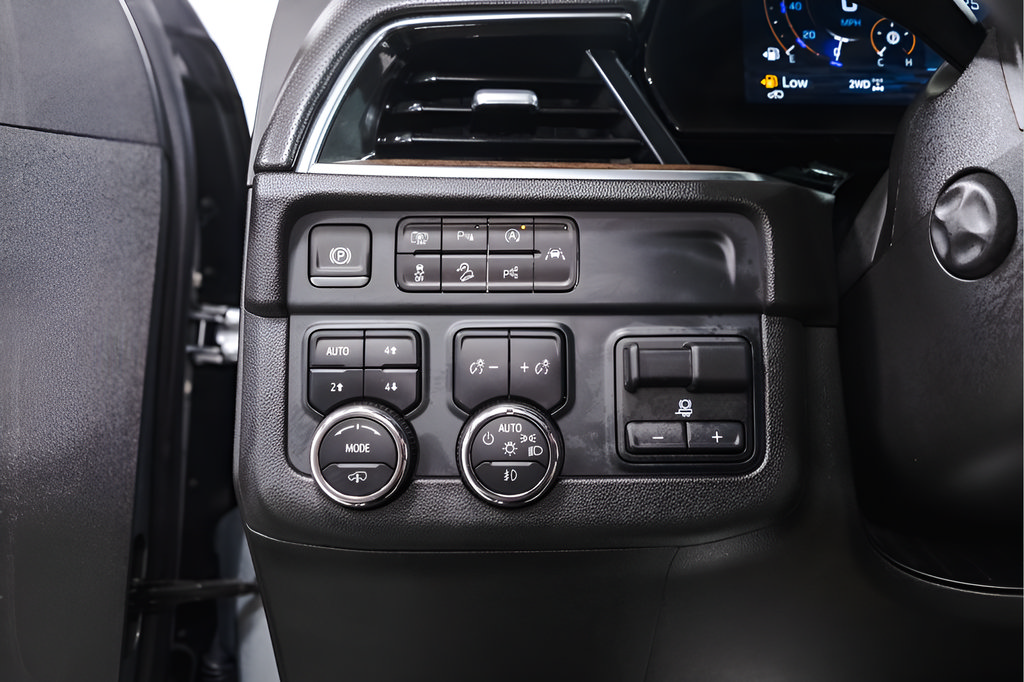 Used 2025 Chevrolet Tahoe High Country AWD/4WD image 19