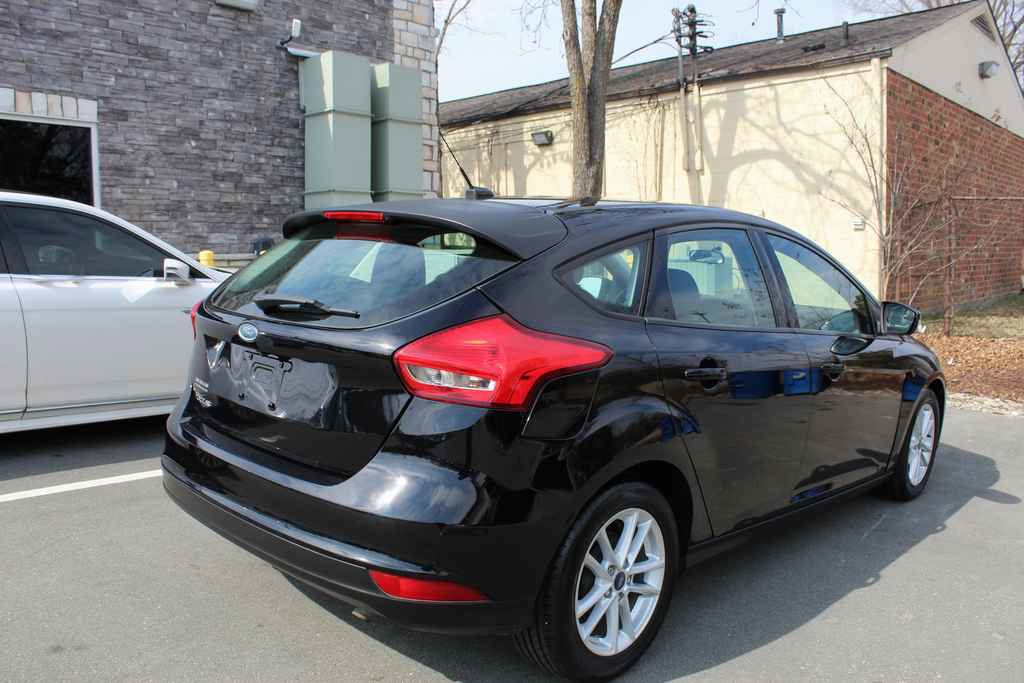 Used 2017 Ford Focus SE image 5