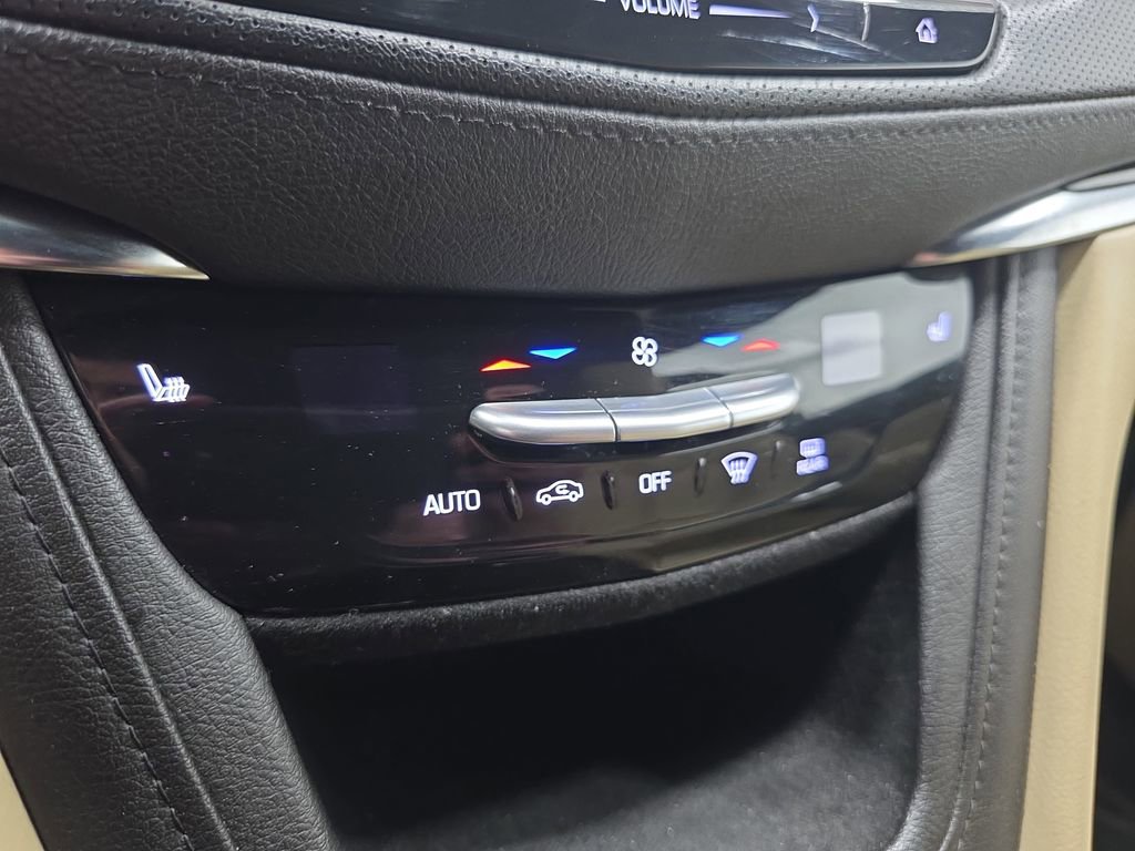 Used 2018 Cadillac XT5 AWD image 23