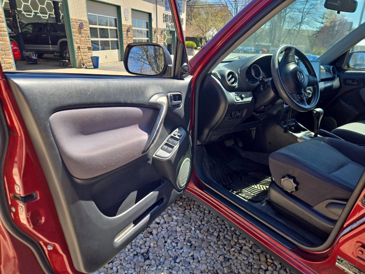 Used 2005 Toyota RAV4 4WD image 10