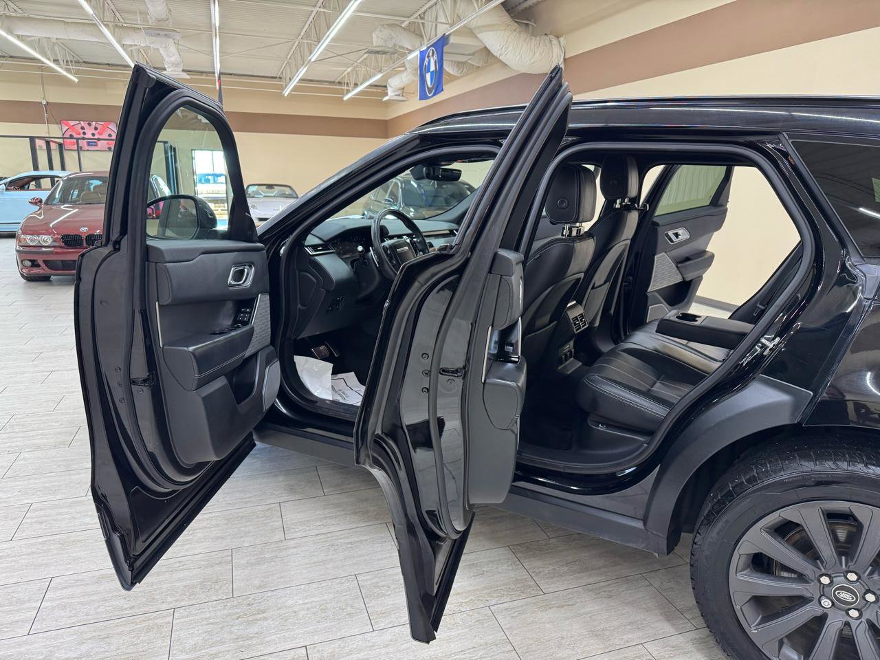 Used 2018 Land Rover Range Rover Velar R-Dynamic SE image 14