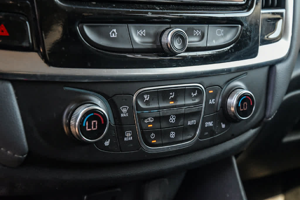Used 2019 Chevrolet Traverse LT FWD image 23