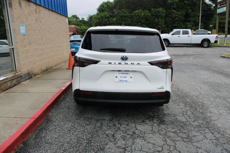 Used 2024 Toyota Sienna LE FWD image 5