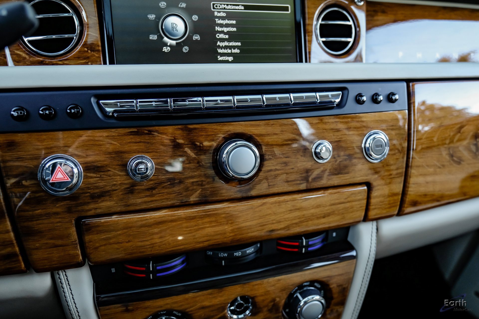 Used 2014 Rolls-Royce Phantom Sedan image 57