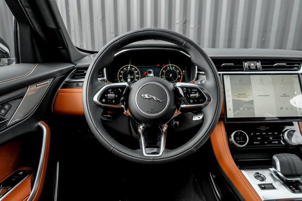 New 2026 Jaguar F-PACE R-Dynamic S image 17