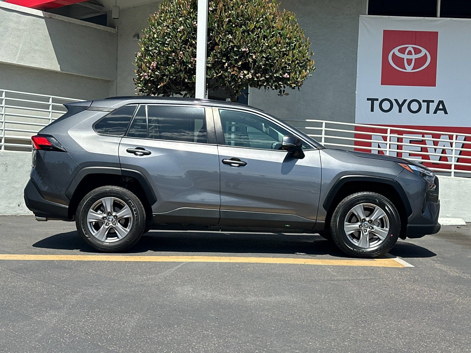 Used 2024 Toyota RAV4 XLE FWD image 6
