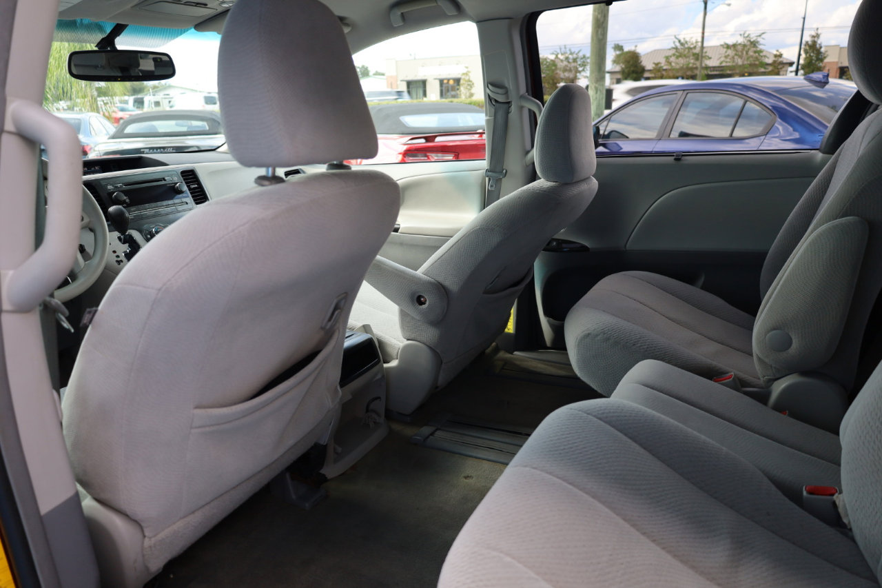 Used 2014 Toyota Sienna LE image 12