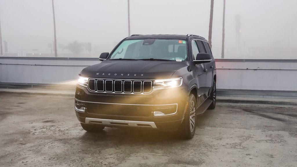 Certified 2024 Jeep Wagoneer L Series II w/ Flexible Seating Group image 4