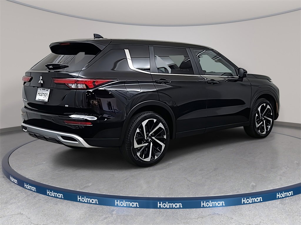 Used 2024 Mitsubishi Outlander SE image 4