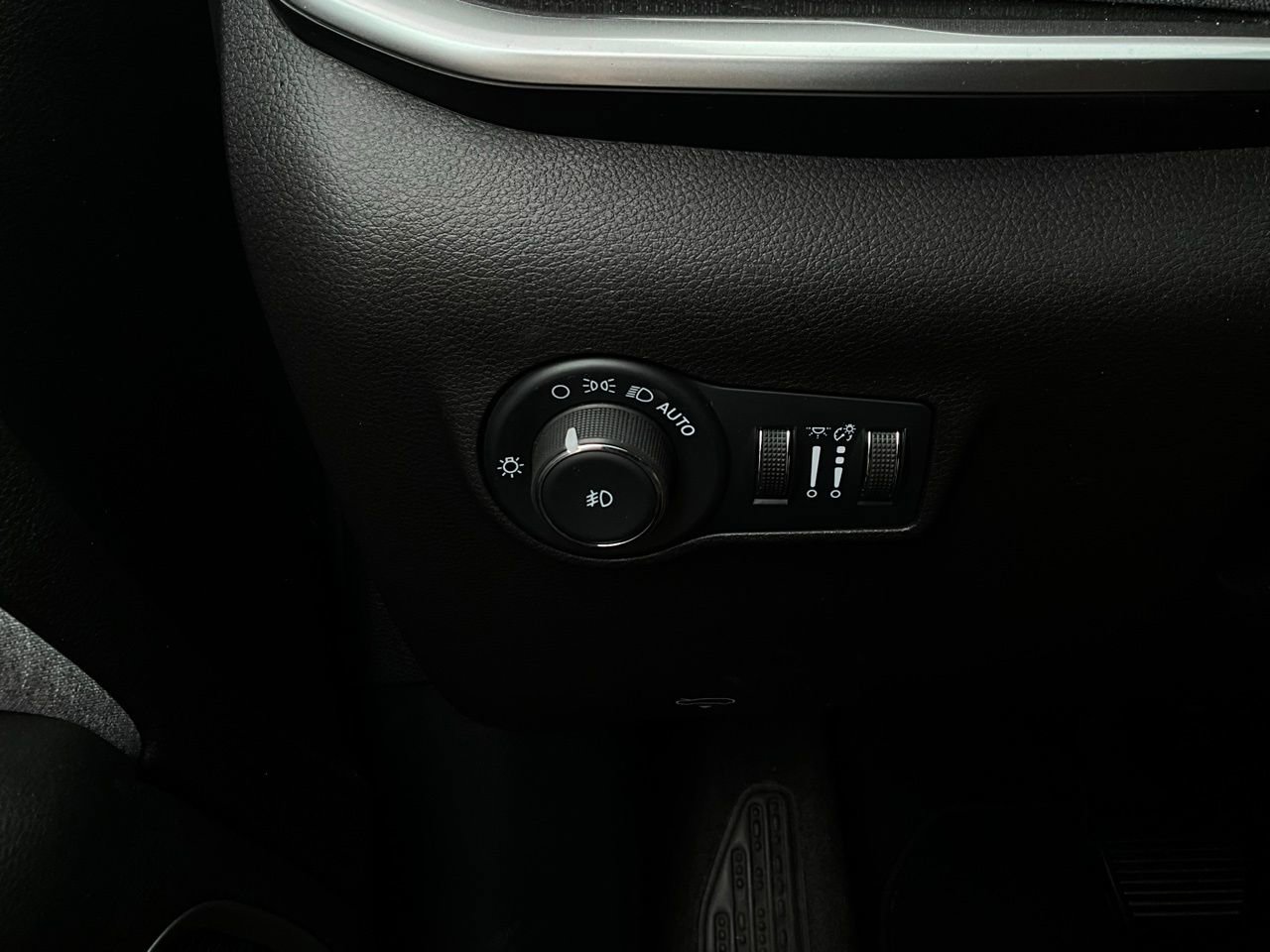 Used 2025 Jeep Compass Latitude AWD/4WD image 21