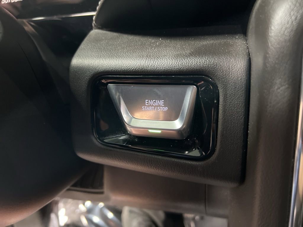 Used 2025 GMC Yukon XL Denali image 34