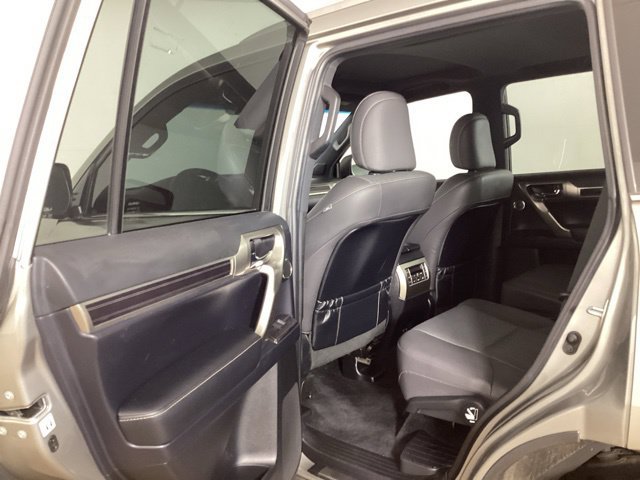 Used 2021 Lexus GX 460 Premium w/ Accessory Package AWD/4WD image 25