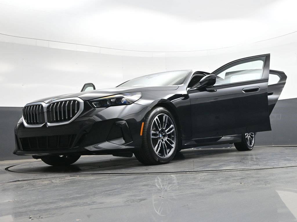 Used 2024 BMW 540i xDrive w/ Premium Package AWD/4WD image 39