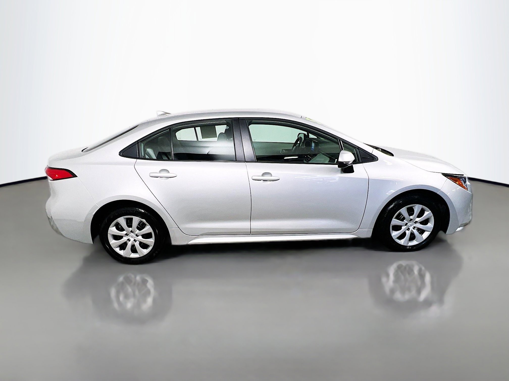 Used 2025 Toyota Corolla LE w/ Convenience Package FWD image 3