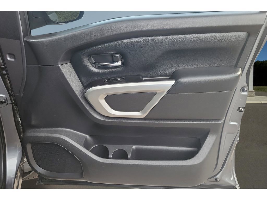 Used 2018 Nissan Titan SV RWD image 21