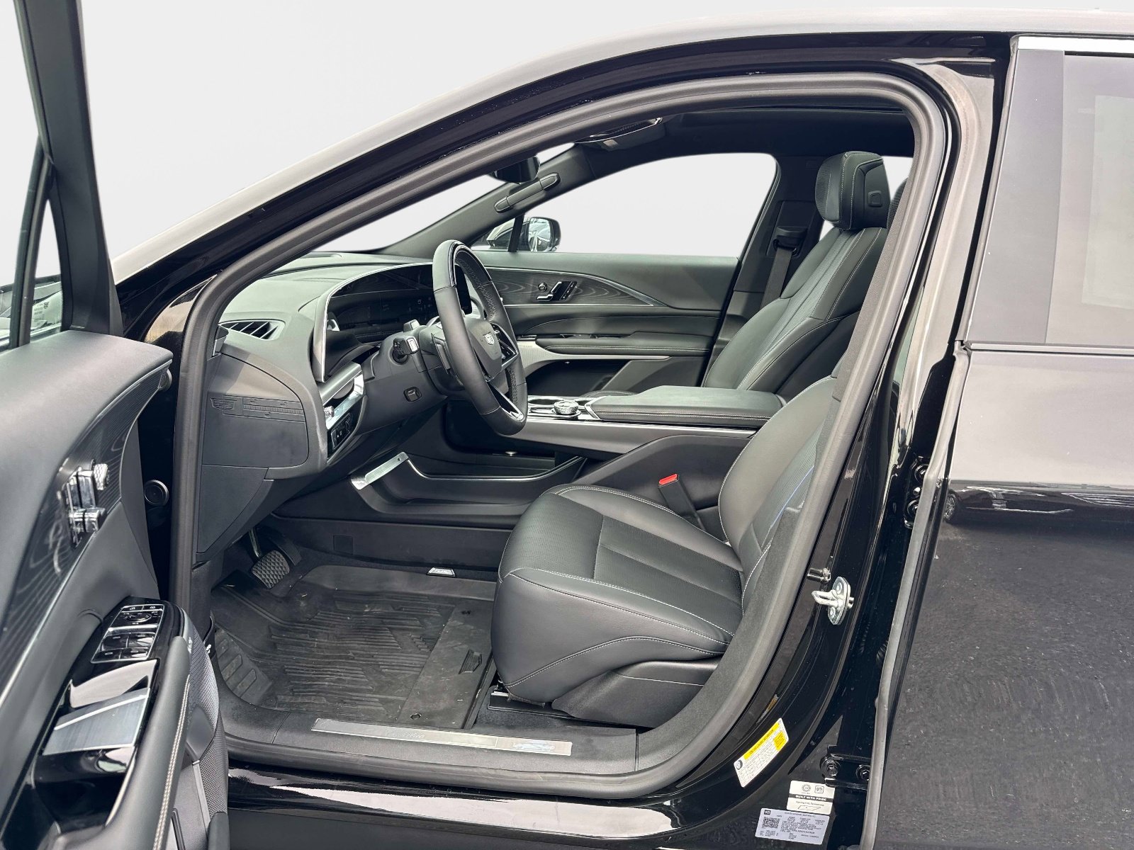 Certified 2024 Cadillac Lyriq Luxury w/ LPO, Floor Liner Package image 21