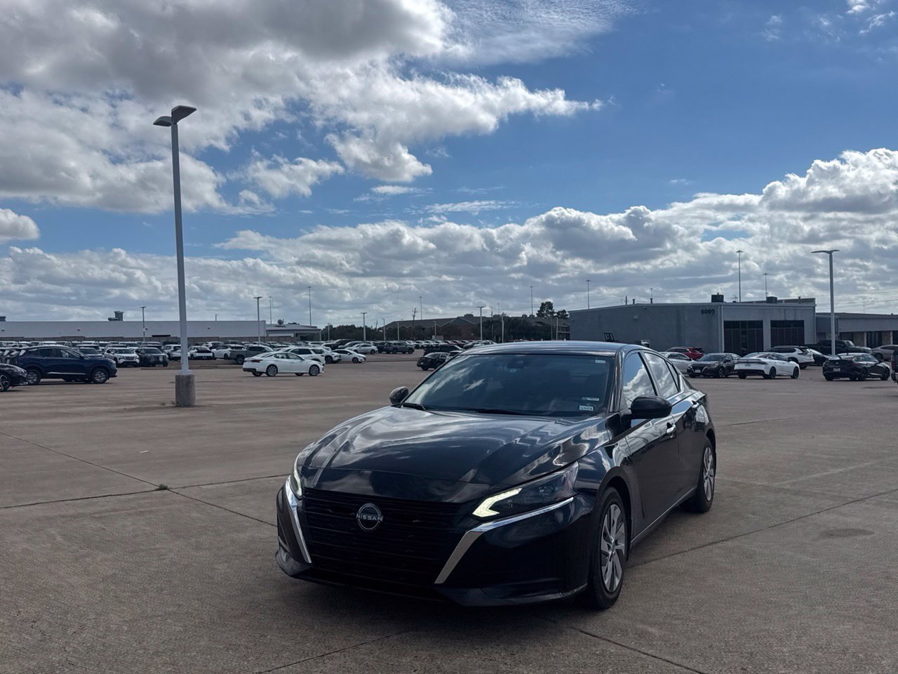 Used 2023 Nissan Altima 2.5 S FWD image 9